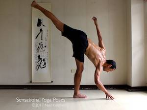 Yoga poses for abs, half moon pose with bottom side abs engaged to help hip flexors pull chest towards thigh, neil keleher, sensational yoga poses.
